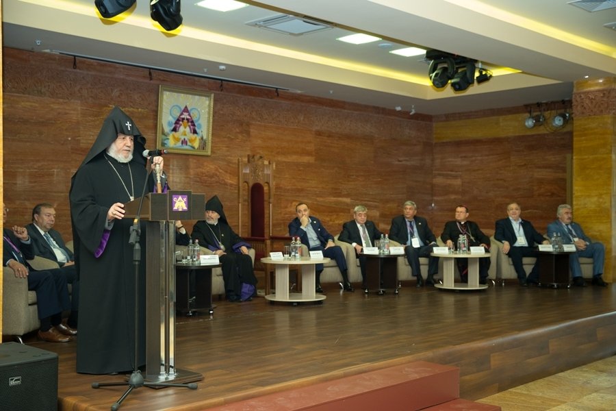 Ամենայն Հայոց Կաթողիկոսի օրհնությամբ սկսվեց Ռուսաստանի և Նոր Նախիջևանի թեմի 300-ամյակին նվիրված գիտաժողովը (նկարներ) 12 15 1