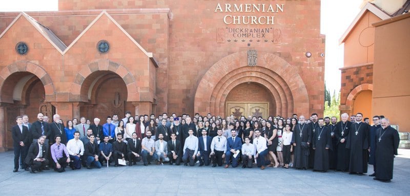 Ամենայն Հայոց Կաթողիկոսը հանդիպում ունեցավ շաբաթօրյա դպրոցների աշակերտների և ԱՄՆ Հայոց Արևմտյան թեմ երիտասարդների հետ (նկարներ) 23 29.2.12