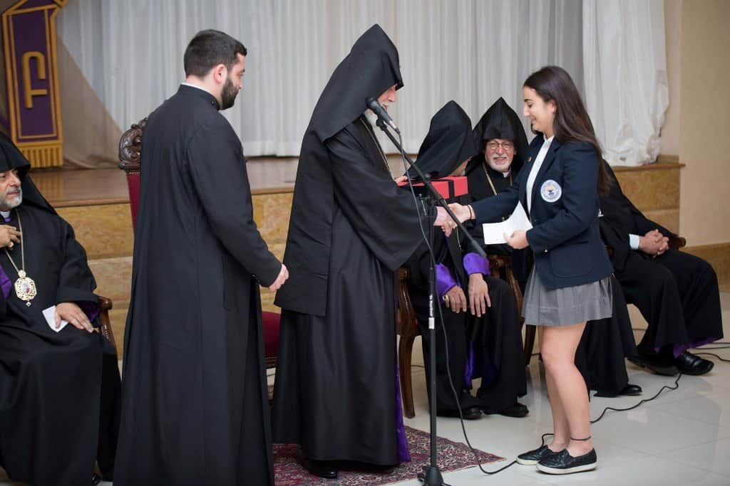 Ամենայն Հայոց Կաթողիկոսը հանդիպում ունեցավ շաբաթօրյա ու կիրակնօրյա դպրոցների և հայ վարժարանների աշակերտների հետ 19 WD90 32