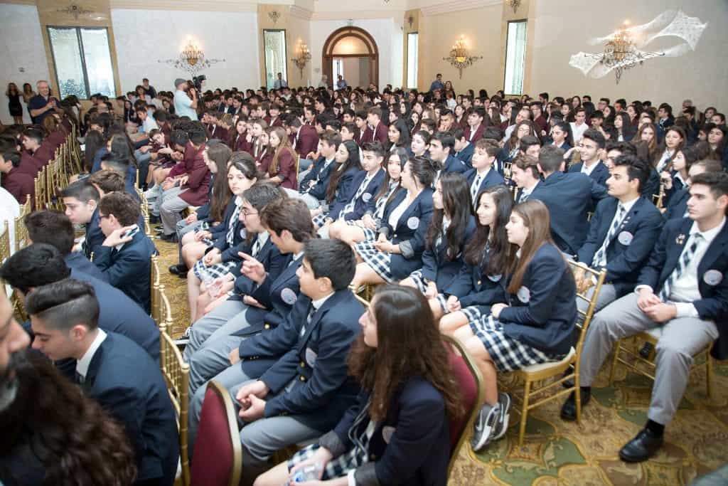 Ամենայն Հայոց Կաթողիկոսը հանդիպում ունեցավ շաբաթօրյա ու կիրակնօրյա դպրոցների և հայ վարժարանների աշակերտների հետ 12 WD90