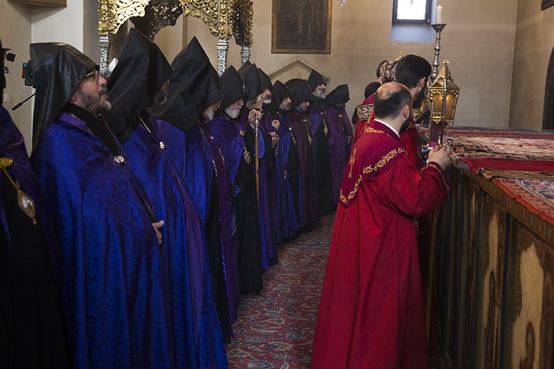 Առաջին լուսավորիչների տոնի առիթով դուրս բերվեց Աստվածամուխ Սուրբ Գեղարդը (նկարներ) 23 02.12.12