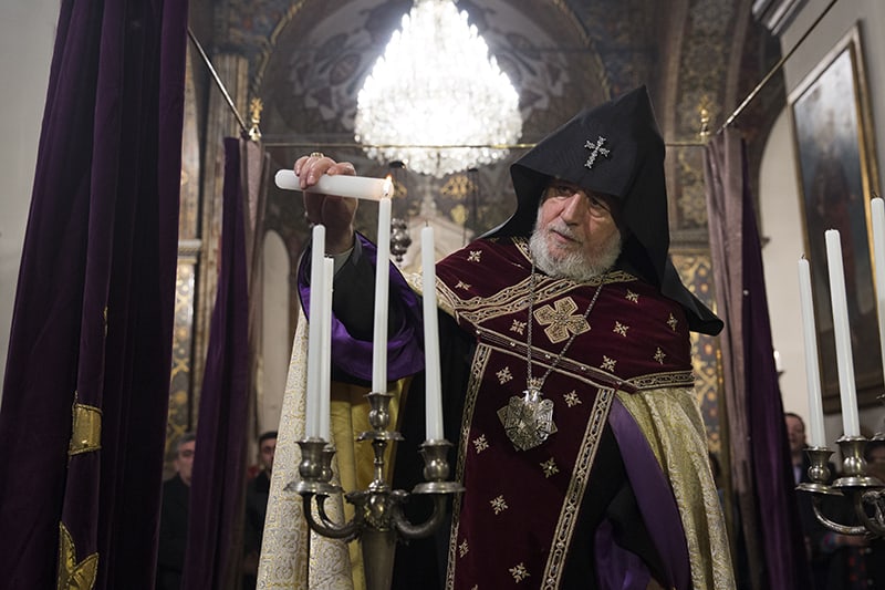 Մայր Աթոռ Սուրբ Էջմիածնում կատարվեց Տեառնընդառաջի նախատոնակը 15 04.03