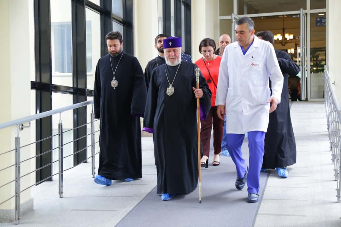 Ամենայն Հայոց Կաթողիկոսն այցելեց «Իզմիրլյան» բժշկական կենտրոն (նկարներ) 12 17 1