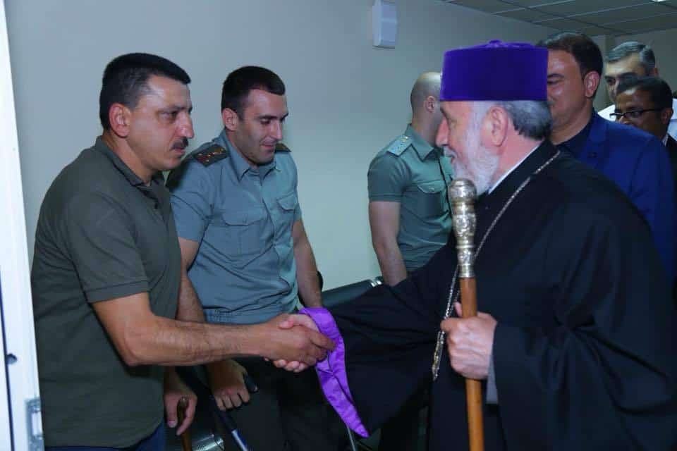 Ամենայն Հայոց Կաթողիկոսն այցելեց «Իզմիրլյան» բժշկական կենտրոն (նկարներ) 14 17 3
