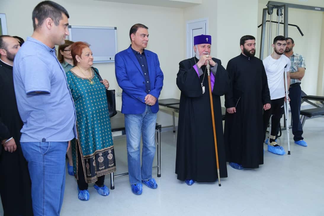 Ամենայն Հայոց Կաթողիկոսն այցելեց «Իզմիրլյան» բժշկական կենտրոն (նկարներ) 15 17 4
