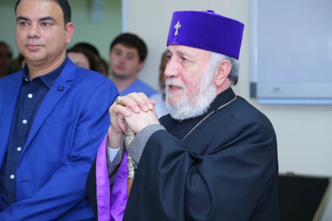 Ամենայն Հայոց Կաթողիկոսն այցելեց «Իզմիրլյան» բժշկական կենտրոն (նկարներ) 19 17 8