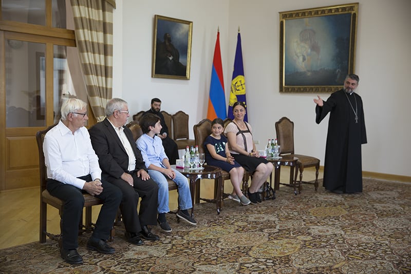 Ամենայն Հայոց Կաթողիկոսն ընդունեց ԱՄՆ Հայոց Արևմտյան թեմի ուխտավորներին (նկարներ) 13 25 2
