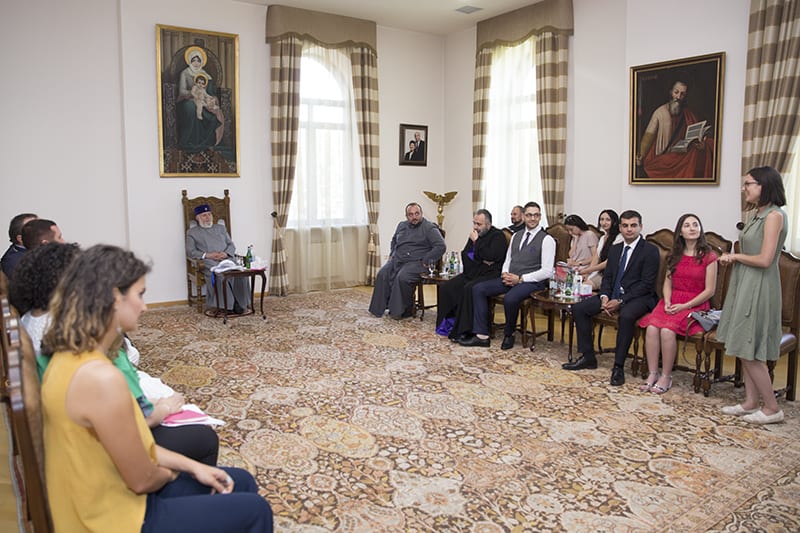 Ամենայն Հայոց Կաթողիկոսը հանդիպեց համահայկական երիտասարդական հավաքի կազմակերպիչ խմբի հետ (նկարներ) 15 3 2 4