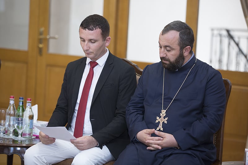 Ամենայն Հայոց Կաթողիկոսը հանդիպեց համահայկական երիտասարդական հավաքի կազմակերպիչ խմբի հետ (նկարներ) 17 3 2 6