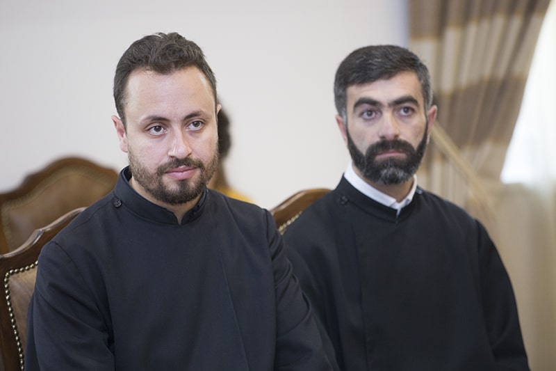 Ամենայն Հայոց Կաթողիկոսը հանդիպեց նորաօծ քահանաների հետ (նկարներ) 15 31 1 4