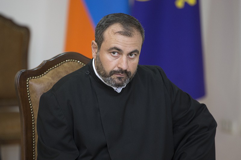 Ամենայն Հայոց Կաթողիկոսը հանդիպեց նորաօծ քահանաների հետ (նկարներ) 18 31 1 7