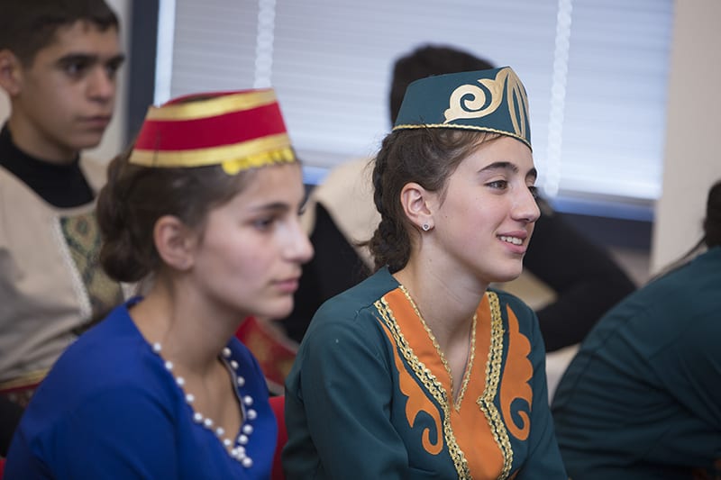 Ամենայն Հայոց Կաթողիկոսը հանդիպեց «Ախլցխա» պարային համույթի սաների հետ (նկարներ) 16 24 5