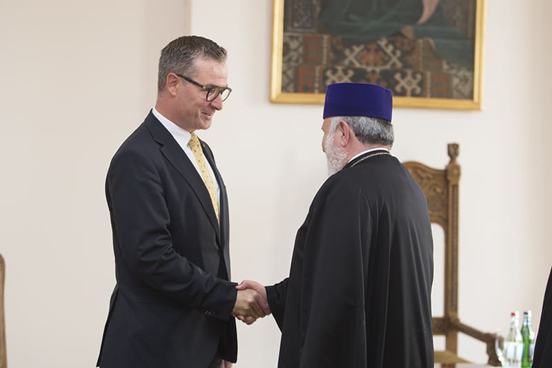 Ամենայն Հայոց Կաթողիկոսն ընդունեց հայ-գերմանական ֆորումի նախագահին (նկարներ) 12 25 2 1