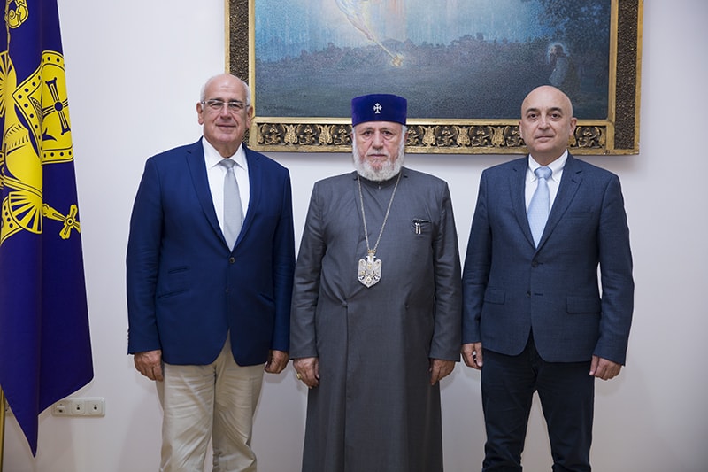 Ամենայն Հայոց Կաթողիկոսը և ՀԲԸՄ նախագահը քննարկեցին հայրենական կյանքին և Սփյուռքին վերաբերող հարցեր (նկարներ) 16 11 5