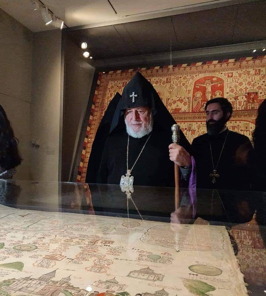 Ամենայն Հայոց Կաթողիկոսը Նյու Յորքում ներկա գտնվեց «Մետրոպոլիտան» արվեստի թանգարանում կազմակերպված «Հայաստա՛ն» ցուցահանդեսի պաշտոնական բացման արարողությանը 15 Amn tangaran 4