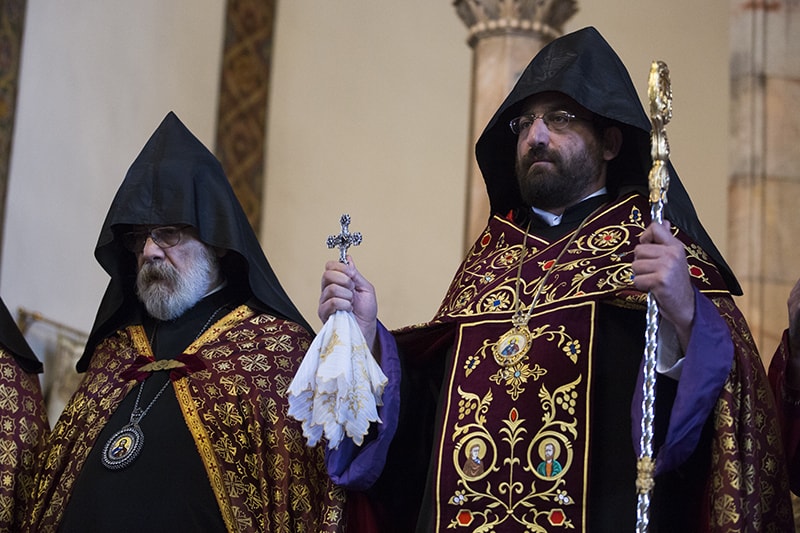 Մայր Աթոռ Սուրբ Էջմիածնում Շառլ Ազնավուրի համար կատարվեց հոգեհանգստյան կարգ (նկարներ) 13 06 2 1