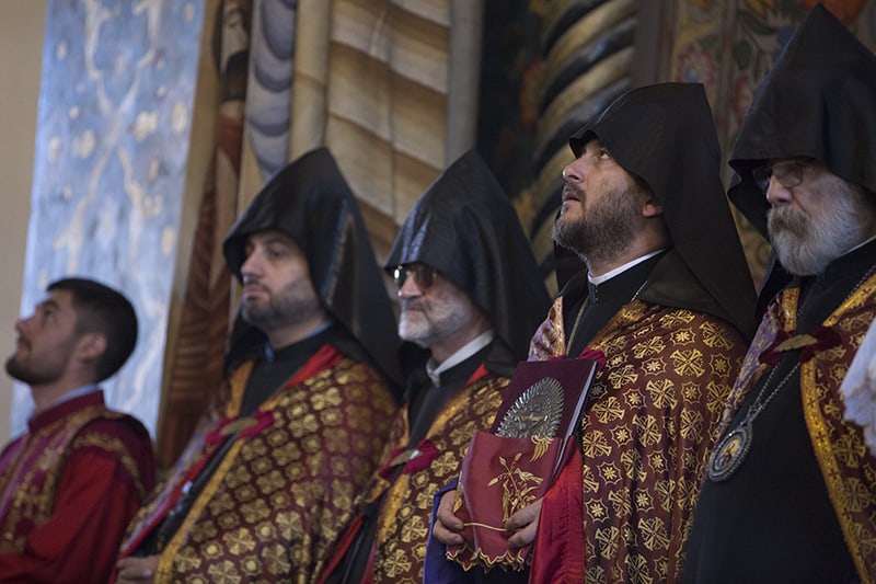 Մայր Աթոռ Սուրբ Էջմիածնում Շառլ Ազնավուրի համար կատարվեց հոգեհանգստյան կարգ (նկարներ) 14 06 3