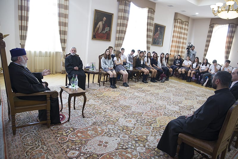 Ամենայն Հայոց Կաթողիկոսն ընդունեց Բուենոս Այրեսի Մխիթարյան վարժարանի սաներին (նկարներ) 13 10 2 2