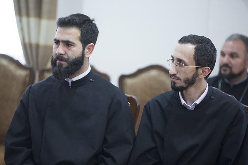 Ամենայն Հայոց Կաթողիկոսը հանդիպում ունեցավ նորաօծ եկեղեցականների հետ (նկարներ) 15 10 3 4