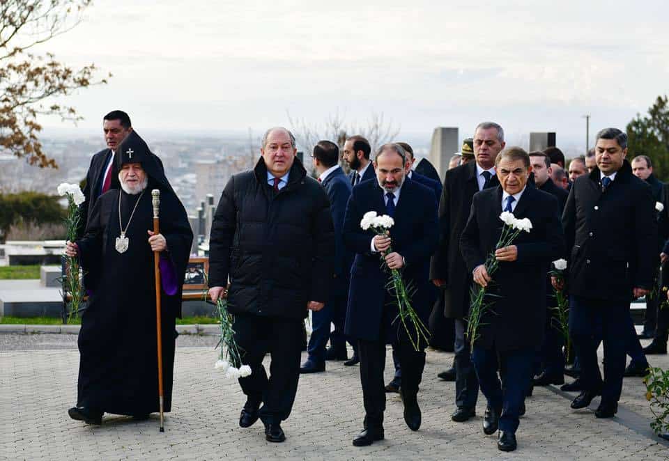 Ամենայն Հայոց Կաթողիկոսն այցելել է Եռաբլուր (նկարներ) 12 Erablur 1