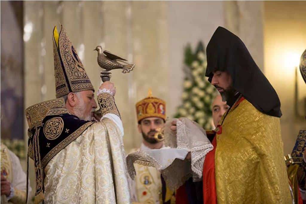 Ամենայն Հայոց Կաթողիկոսը համայն հայությանը հղեց Տիրոջ Ս. Ծննդյան և Աստվածհայտնության ավետիսը (նկարներ) 17 06 Cnund 2019