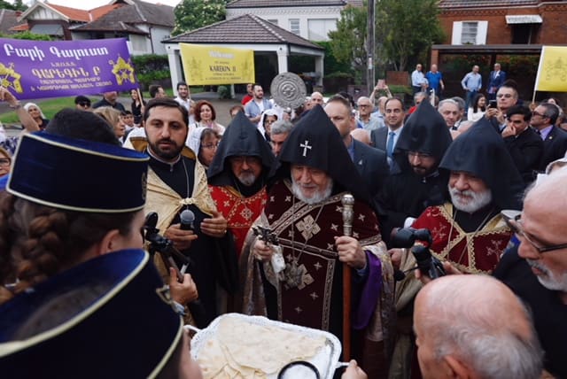 Սկսվեց Ամենայն Հայոց Կաթողիկոսի հովվապետական այցը Ավստրալիա (նկարներ) 13 2 2