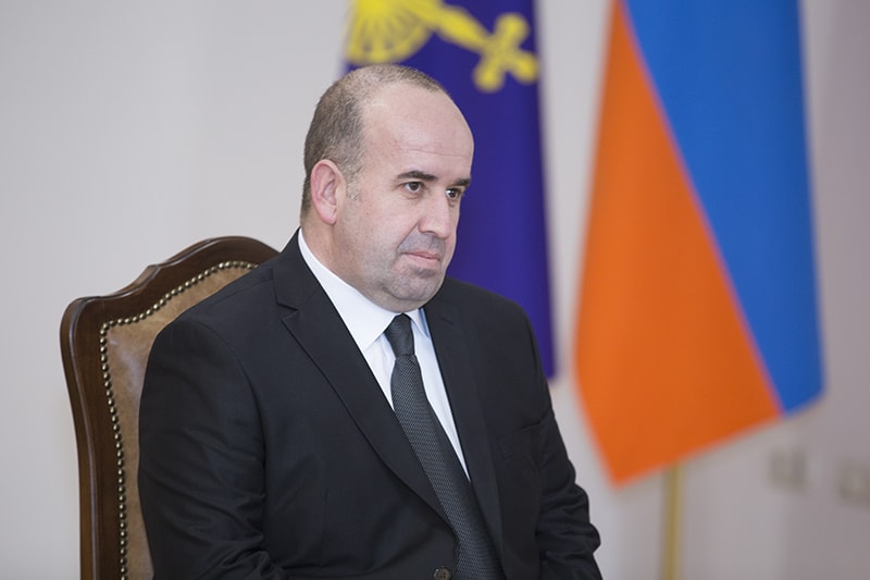 Ամենայն Հայոց Կաթողիկոսն ընդունեց Շիրակի նորանշանակ մարզպետին (նկարներ) 13 04 2