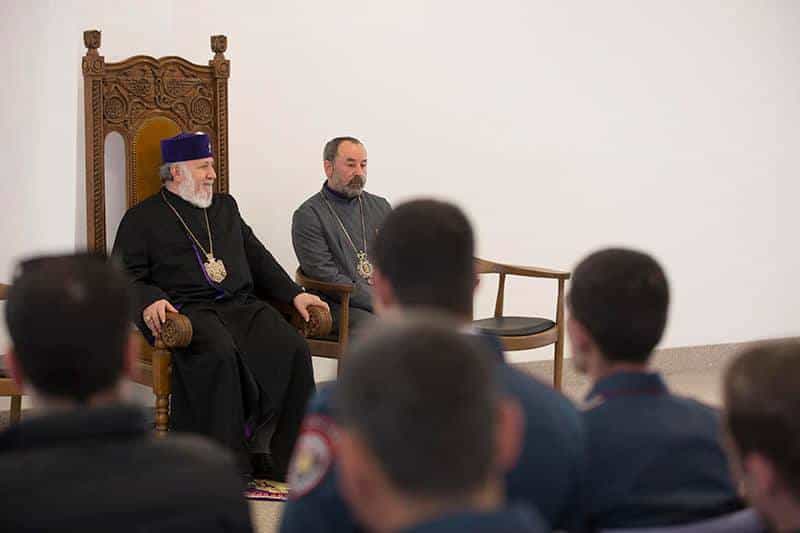 Ամենայն Հայոց Կաթողիկոսն իր օրհնությունը բաշխեց ՀՀ ոստիկանության կրթահամալիրի ուսանողներին (նկարներ) 14 08.03.3