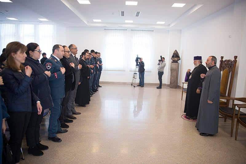 Ամենայն Հայոց Կաթողիկոսն իր օրհնությունը բաշխեց ՀՀ ոստիկանության կրթահամալիրի ուսանողներին (նկարներ) 17 08.03.6