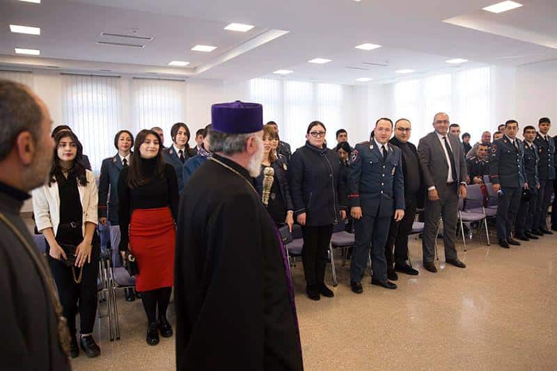 Ամենայն Հայոց Կաթողիկոսն իր օրհնությունը բաշխեց ՀՀ ոստիկանության կրթահամալիրի ուսանողներին (նկարներ) 19 08.03.9