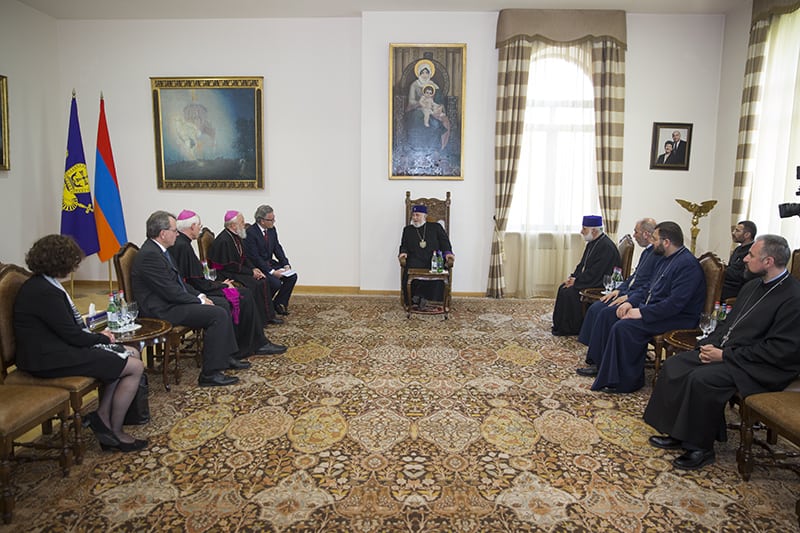 Ամենայն Հայոց Կաթողիկոսն ընդունեց Գերմանիայի Կաթոլիկ Եկեղեցու եպիսկոպոսաց ժողովի պատվիրակությանը (նկարներ) 13 13 1 2