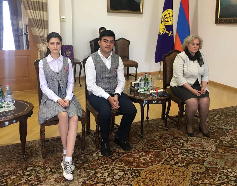 Ամենայն Հայոց Կաթողիկոսն ընդունեց «Էօրնեկեան» հանրակրթական դպրոցի աշակերտներին (նկարներ) 15 Ernekyan dp.16 4