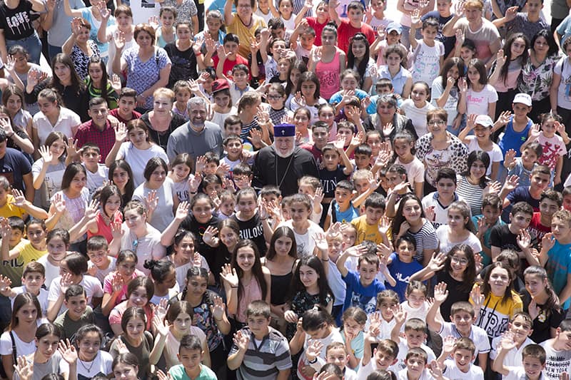 Ամենայն Հայոց Կաթողիկոսը հանդիպեց Արմավիրի թեմի կիրակնօրյա դպրոցների սաների հետ (նկարներ) 18 14 7