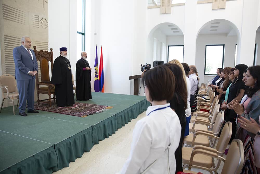 Ամենայն Հայոց Կաթողիկոսը հանդիպեց սփյուռքահայ ուսուցիչների հետ 13 22 1 2