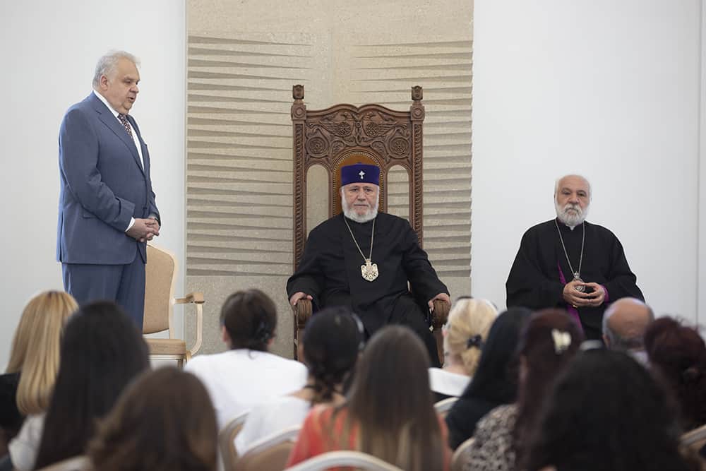 Ամենայն Հայոց Կաթողիկոսը հանդիպեց սփյուռքահայ ուսուցիչների հետ 14 22 1 3