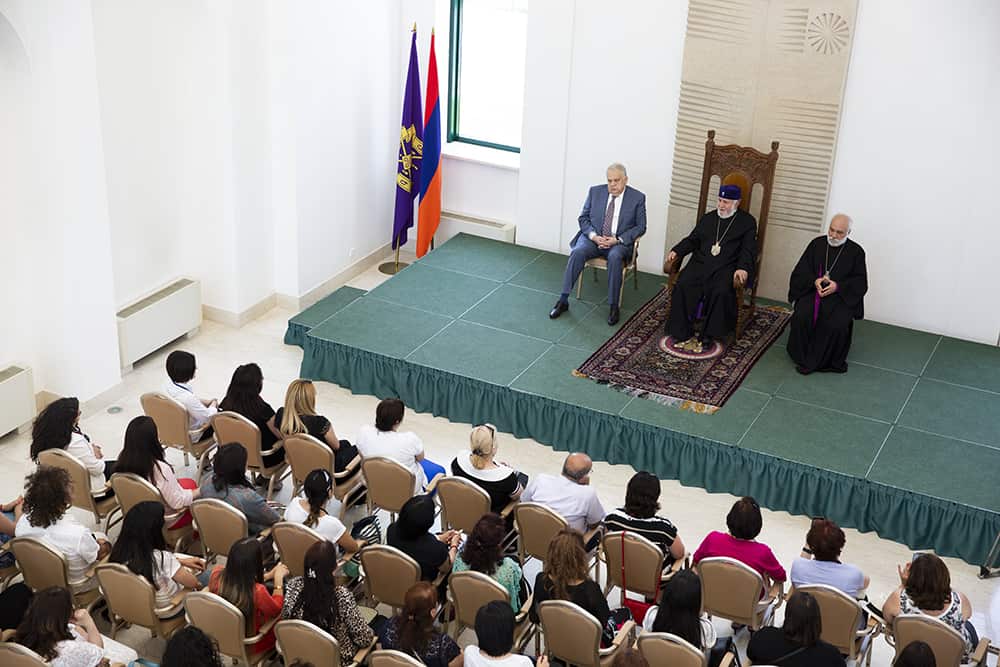 Ամենայն Հայոց Կաթողիկոսը հանդիպեց սփյուռքահայ ուսուցիչների հետ 15 22 1 4