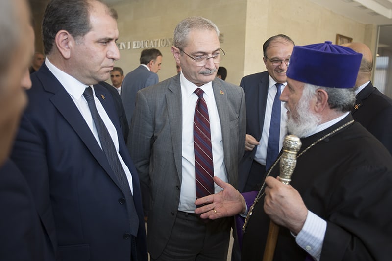 Ամենայն Հայոց Կաթողիկոսն ընդունեց ՀՀ դիվանագիտական ծառայության մարմինների ղեկավարների համաժողովի մասնակիցներին 17 29 6