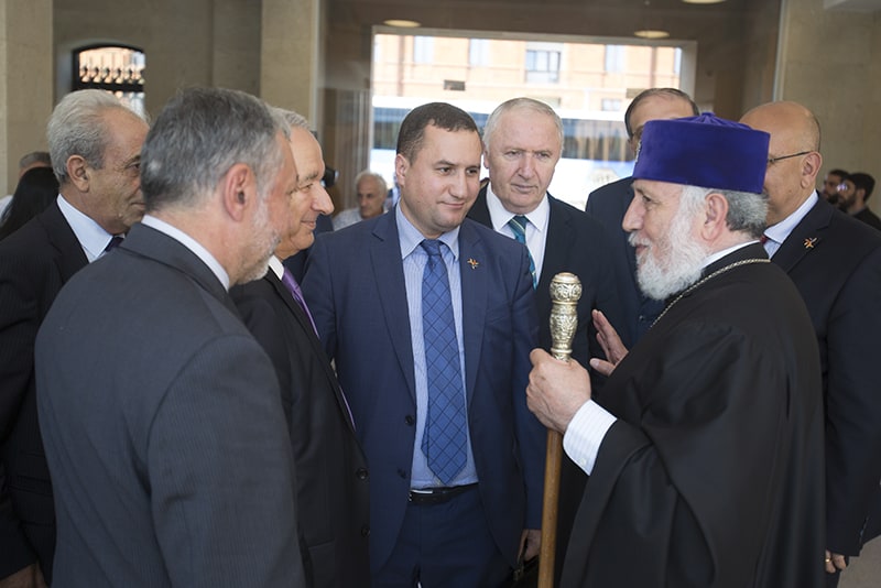 Ամենայն Հայոց Կաթողիկոսն ընդունեց ՀՀ դիվանագիտական ծառայության մարմինների ղեկավարների համաժողովի մասնակիցներին 19 29 8