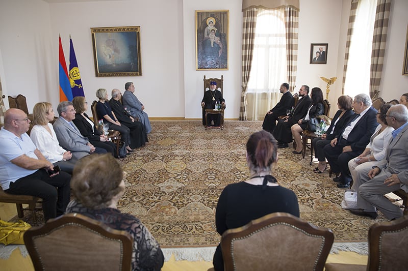 Ամենայն Հայոց Կաթողիկոսն ընդունեց Ֆրանսիայից ժամանած ուխտավորներին (նկարներ) 13 13 2 2