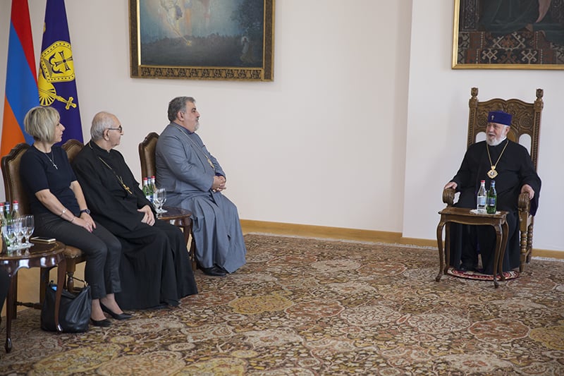 Ամենայն Հայոց Կաթողիկոսն ընդունեց Ֆրանսիայից ժամանած ուխտավորներին (նկարներ) 14 13 2 3