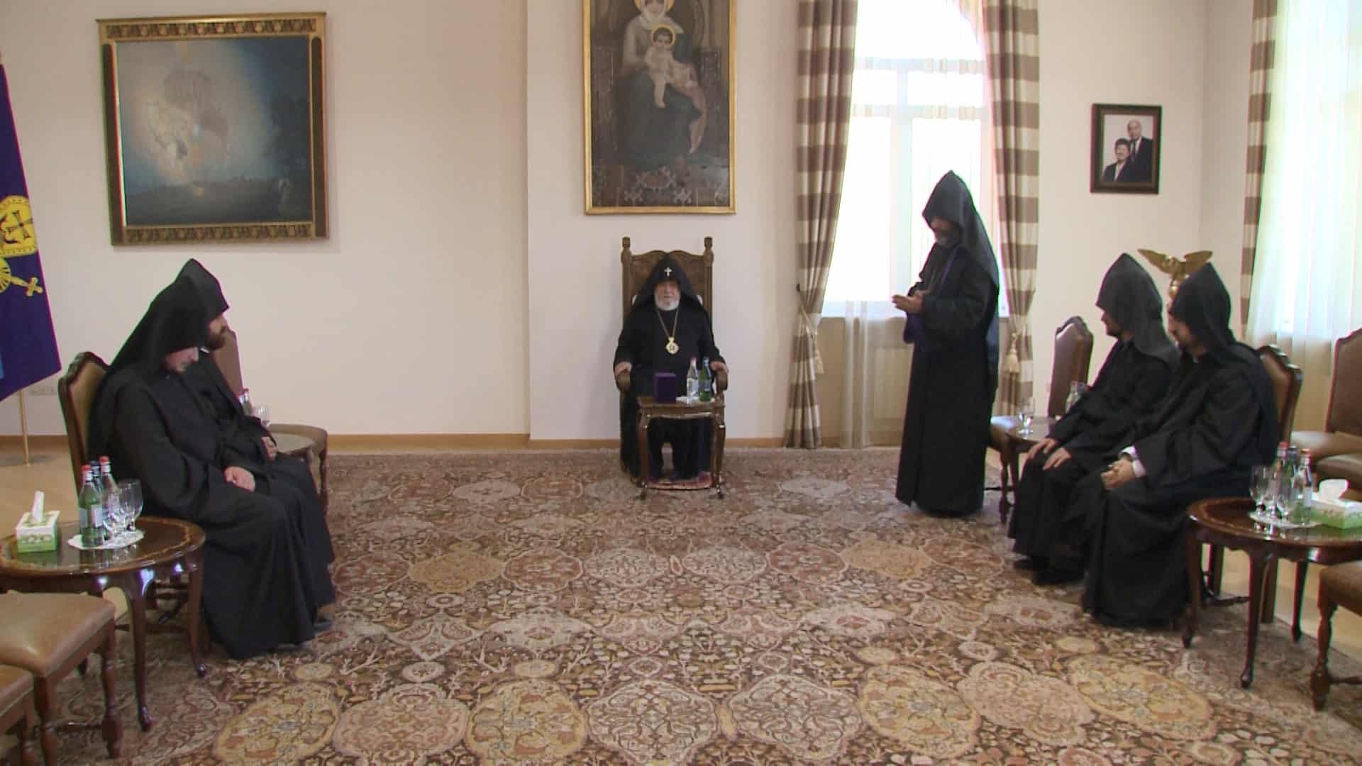Ամենայն Հայոց Կաթողիկոսն ընդունեց վարդապետական աստիճանի արժանացած եկեղեցականներին (նկարներ) 13 13 3 2