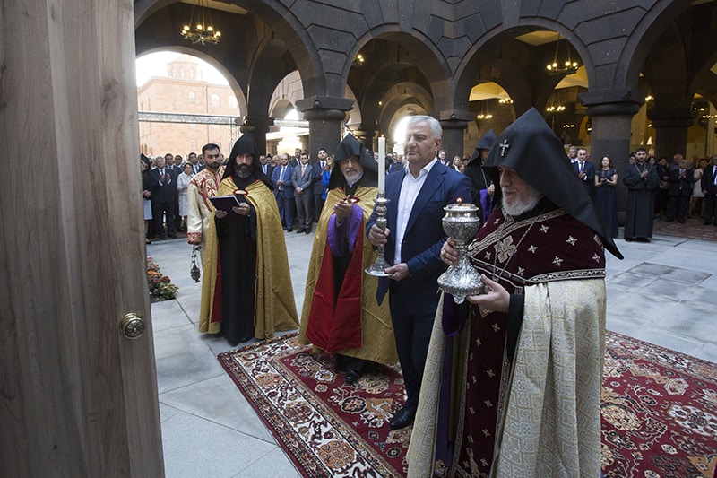 Տեղի ունեցավ հիմնանորագված Վեհարանի բացման արարողությունը (նկարներ) 13 18 2