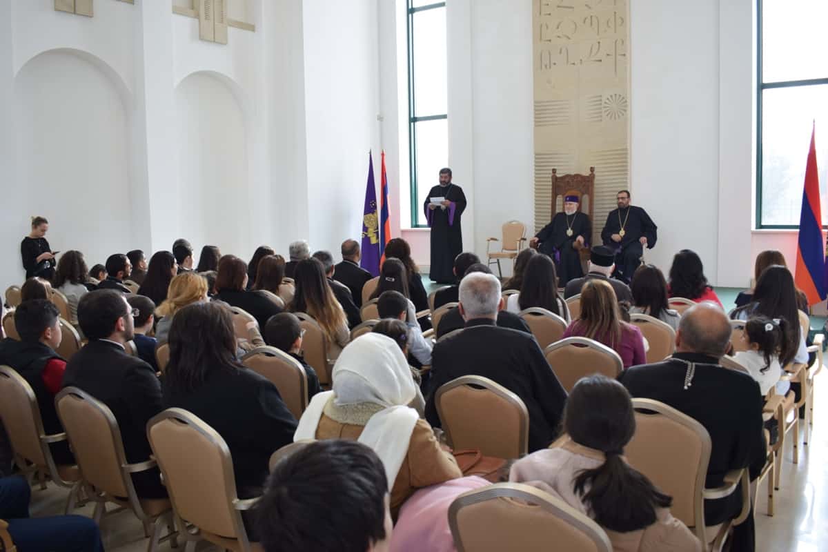 Ամենայն Հայոց Կաթողիկոսը հանդիպեց բազմազավակ քահանաների ընտանիքների հետ (նկարներ) 14 29 2 3
