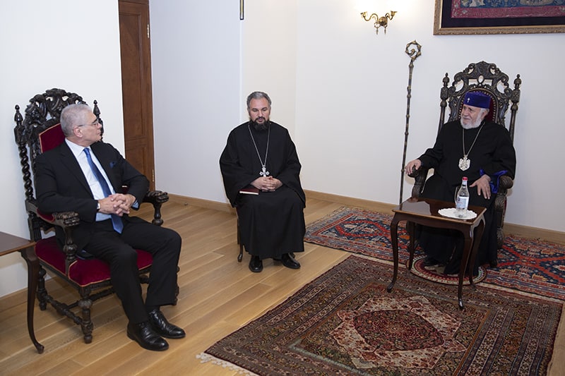 Ամենայն Հայոց Կաթողիկոսն ընդունեց Հայաստանում Ռումինիայի նորանշանակ դեսպանին 12 10 1 1