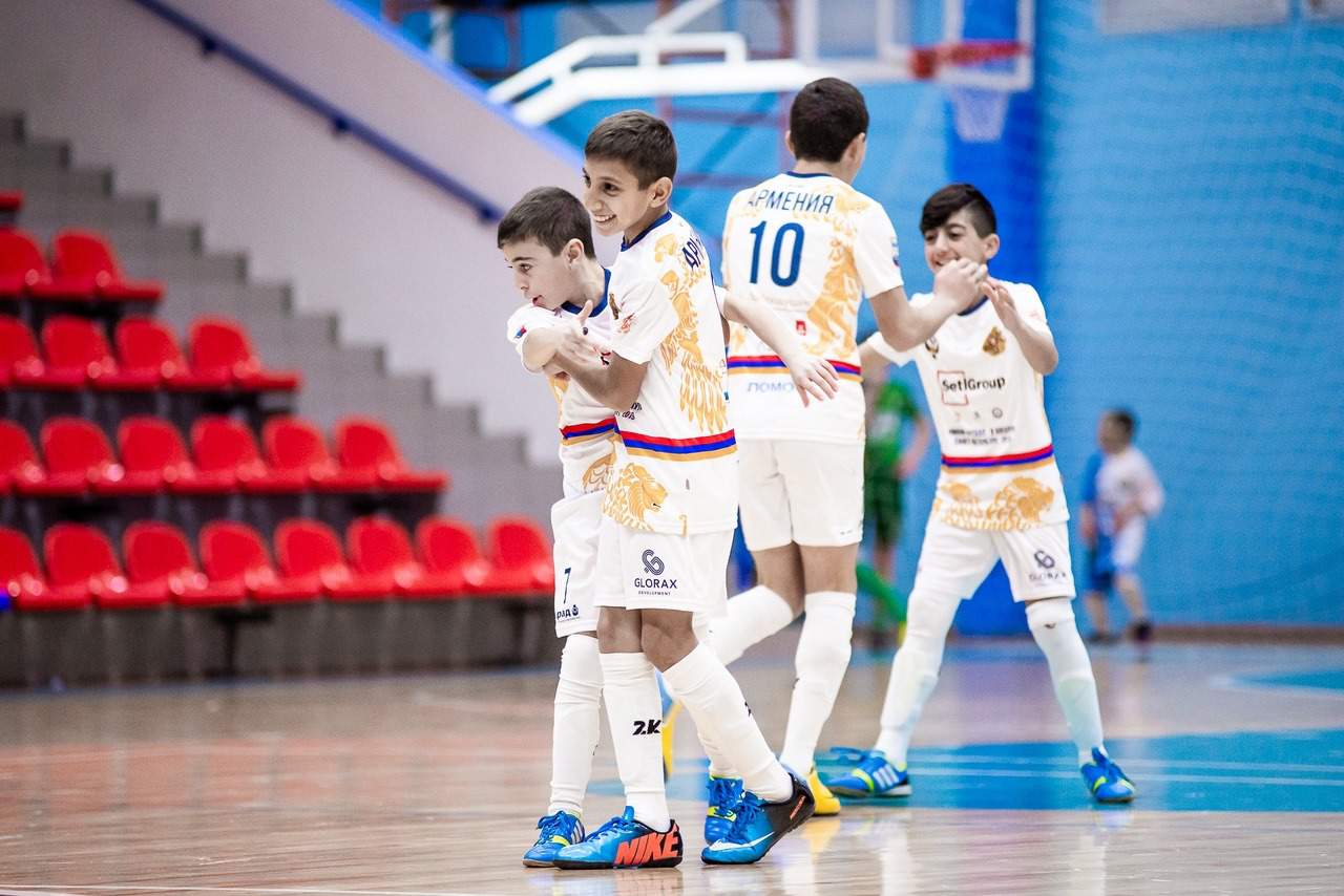 Մայր Աթոռի «Քյուրքչյան» երեխաների աջակցության կենտրոնի սաները հաղթանակ տարան մինիֆուտբոլի 16-րդ միջազգային մրցաշարում 14 10.12.03
