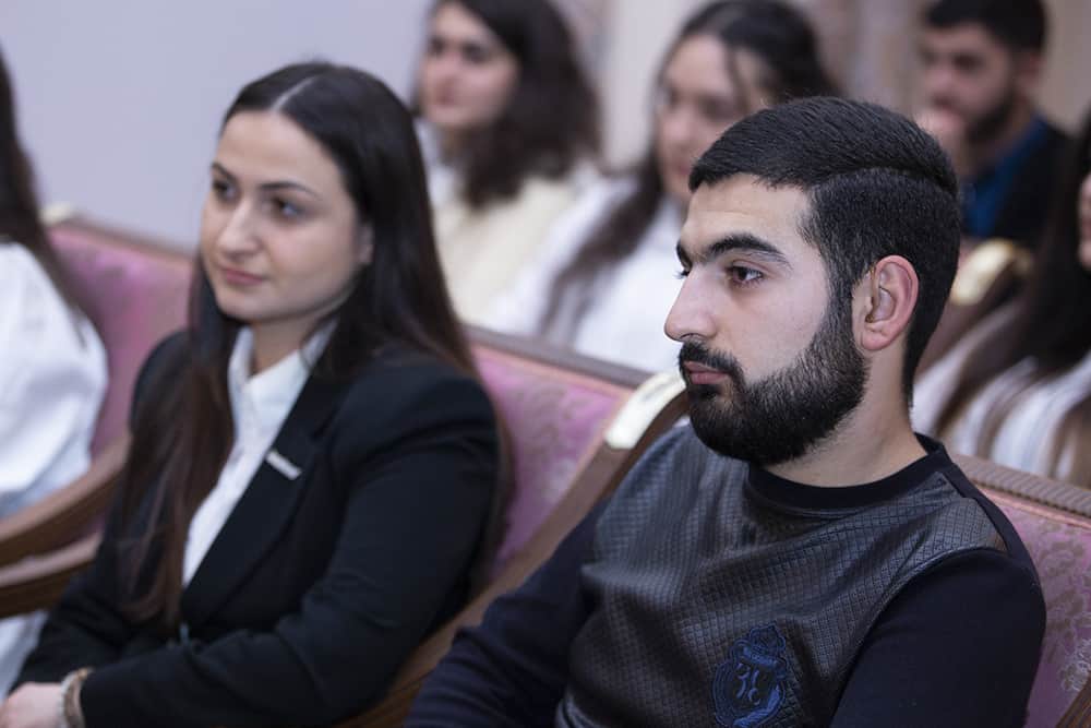 Ամենայն Հայոց Կաթողիկոսը հյուրընկալեց Հայաստանի ազգային պոլիտեխնիկական համալսարանի ուսանողական խորհրդի անդամներին (նկարներ) 15 27 2 4