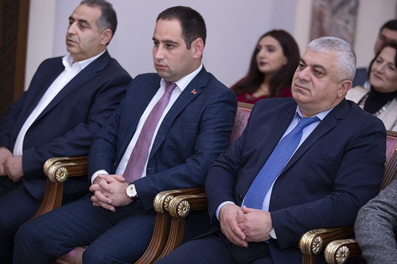 Ամենայն Հայոց Կաթողիկոսն Արմավիրի թեմի առաջնորդին հանձնեց արքության պատվի սրբատառ կոնդակը (նկարներ) 22 29 11