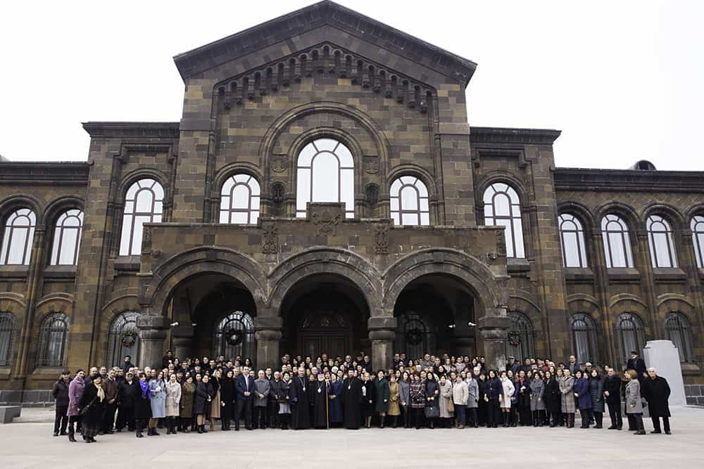 Ամենայն Հայոց Կաթողիկոսը շնորհավորեց Մայր Աթոռի պաշտոնեությանը (նկարներ) 12 8 1