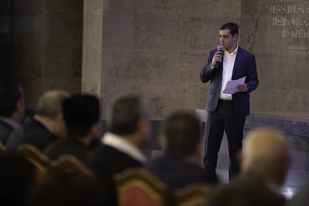 Ամենայն Հայոց Կաթողիկոսը շնորհավորեց Մայր Աթոռի պաշտոնեությանը (նկարներ) 22 8 11