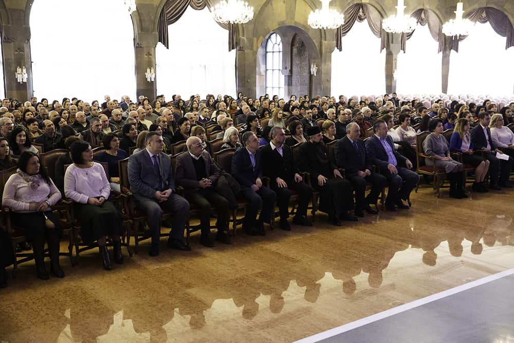 Ամենայն Հայոց Կաթողիկոսը շնորհավորեց Մայր Աթոռի պաշտոնեությանը (նկարներ) 14 8 3